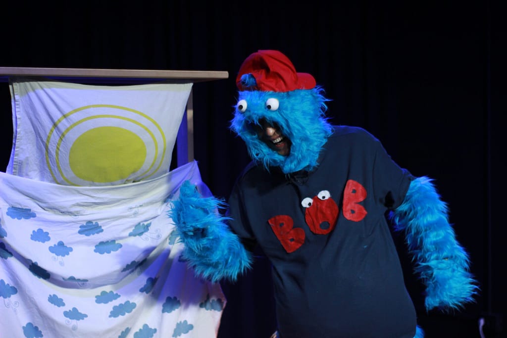 Amable monstruo azul teatro en inglés