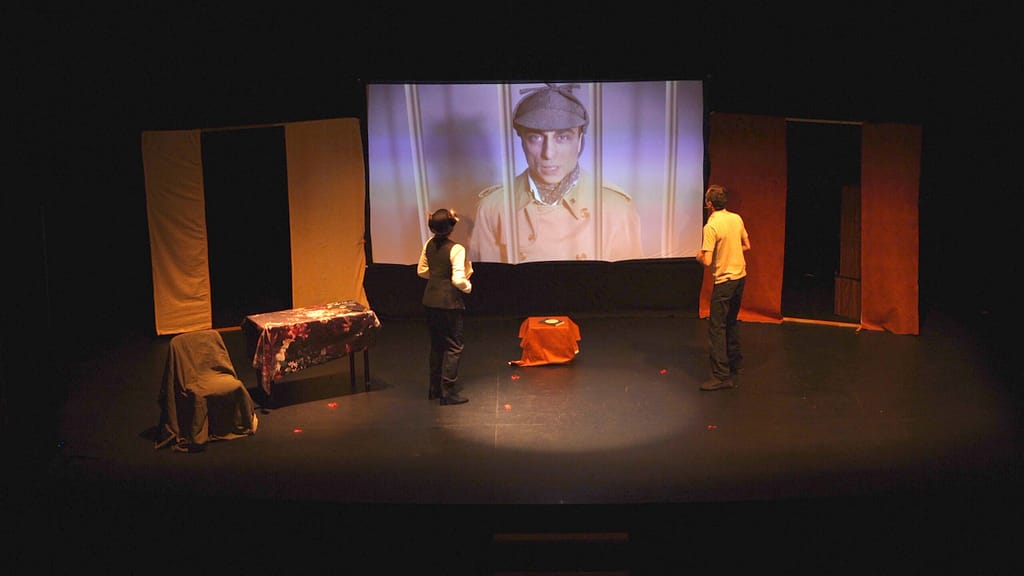 Sherlock stage pic2 scaled Sherlock Holmes en la carcel pide ayuda