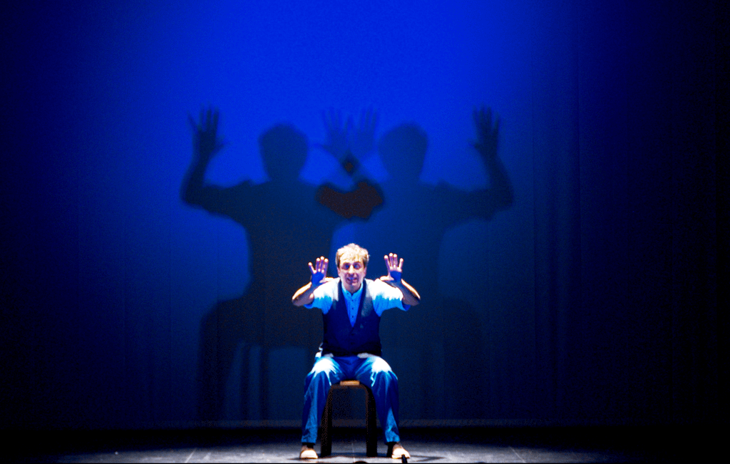 Escena de teatro para niños y adolescentes en castellano